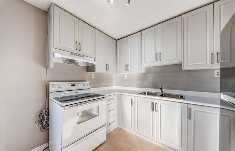 Upper - 380 Phillip Murray Ave, Oshawa, L1J 1H3 | Image 2