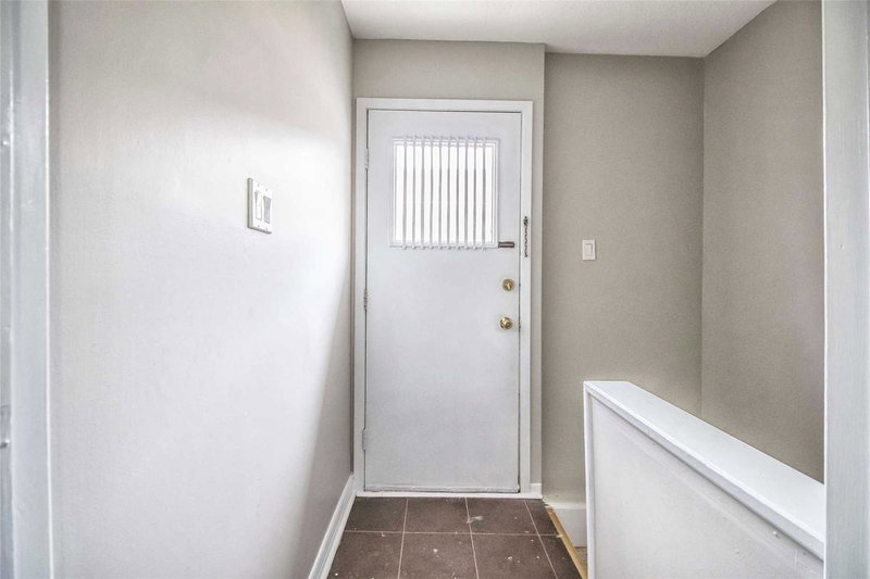 Bsmt - 38 Loradeen Cres, Toronto, M1B1T8 | Image 2