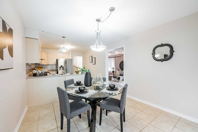 165 Madden Pl, Clarington, L1C5K4 | Image 3