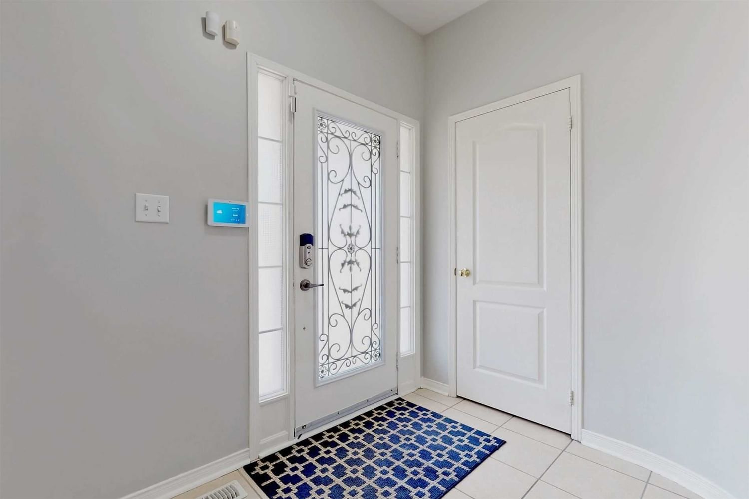 Listing Image 4