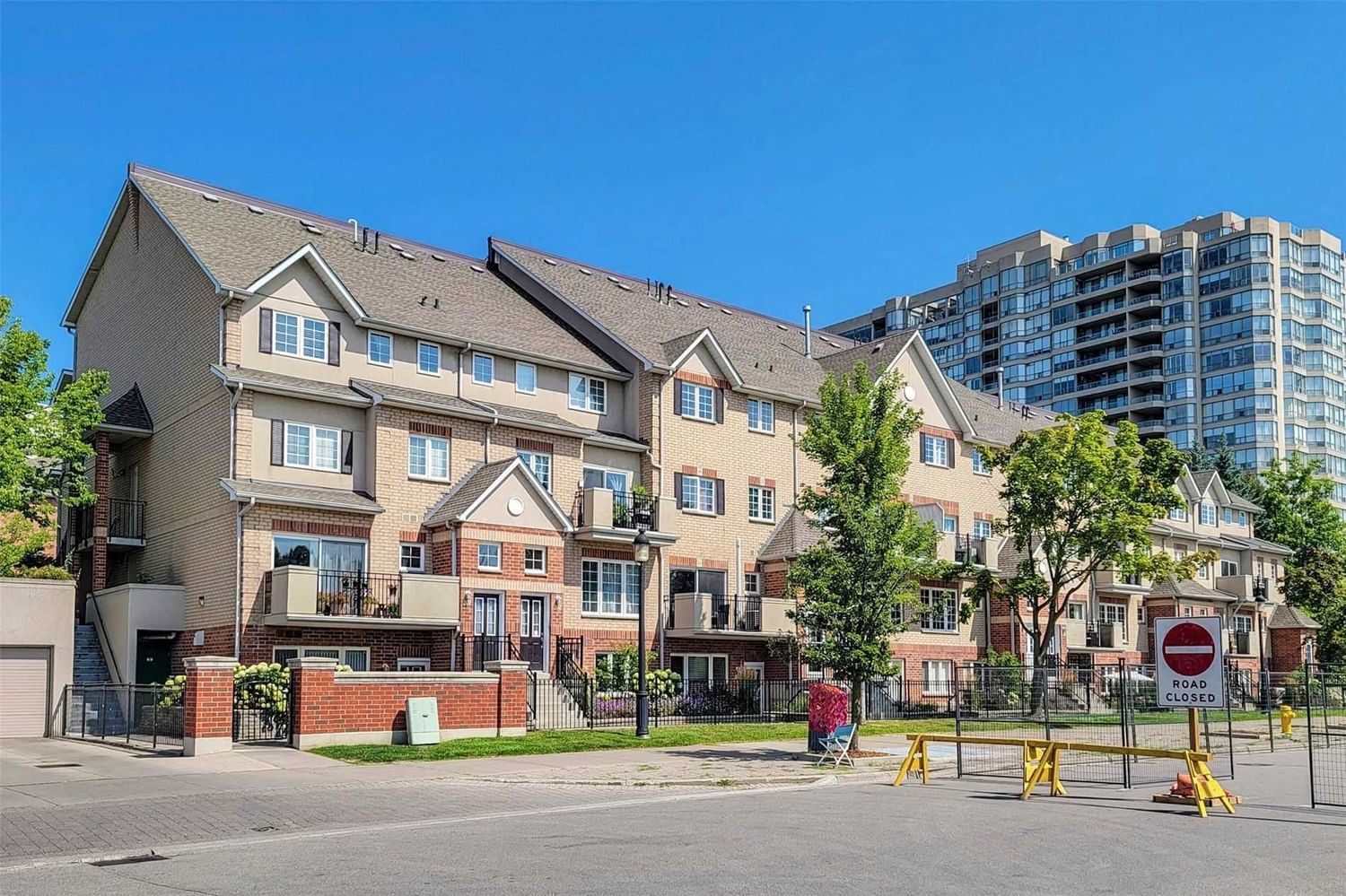 Townhouse sold at 103-1400 The Esplanade, Pickering, Town Centre, L1V6V2 - MLS: E5724846