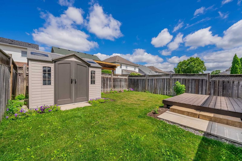 165 Madden Pl, Clarington, L1C5K4 | Image 3