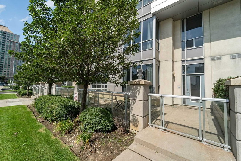 Th122 - 38 Lee Centre Dr, Toronto, M1H3J7 | Image 2