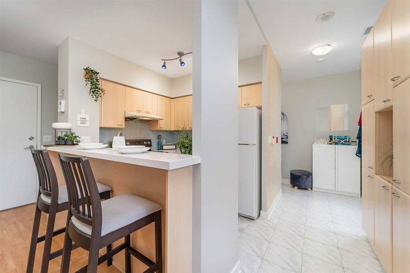 Th122 - 38 Lee Centre Dr, Toronto, M1H3J7 | Image 3