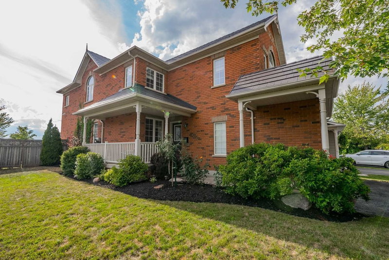 94 Bayberry Crt, Whitby, L1M2L1 | Image 3