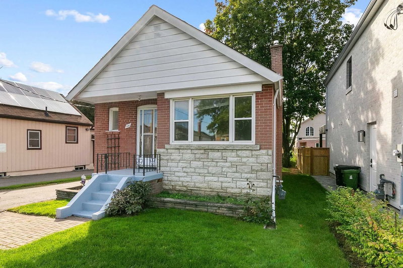 121 Yardley Ave, Toronto, M4B 2B3 | Image 3