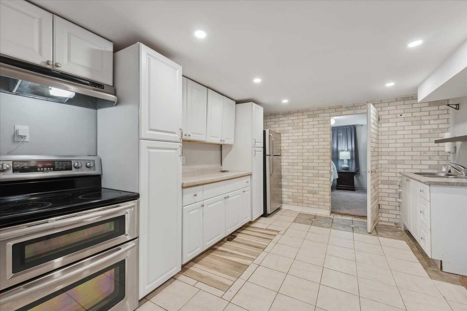 Listing Image 14