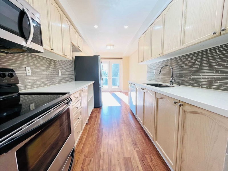 112 Creekwood Cres, Whitby, L1R2K4 | Image 3