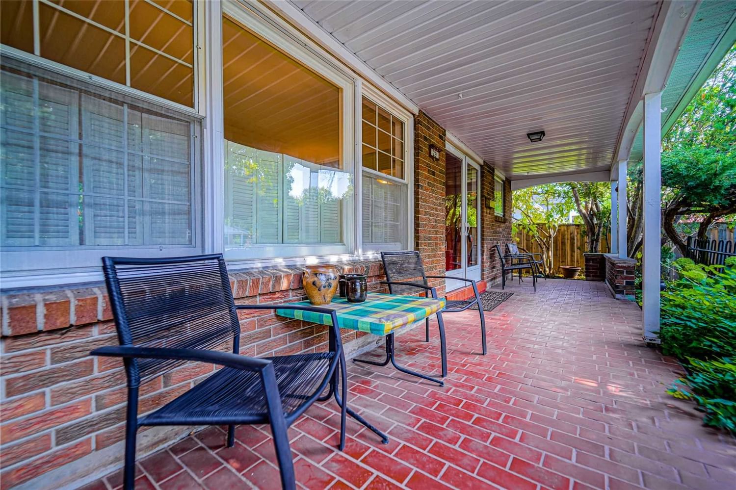 Listing Image 4