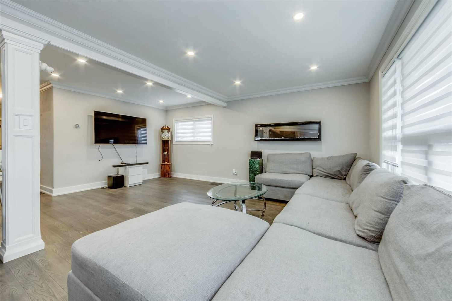 Listing Image 4