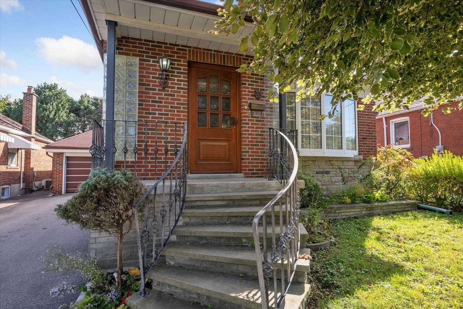 Listing Image 4