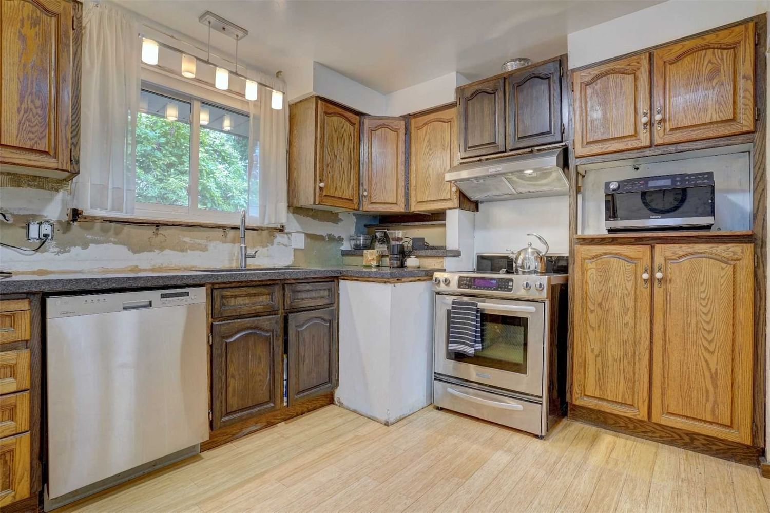 Listing Image 7