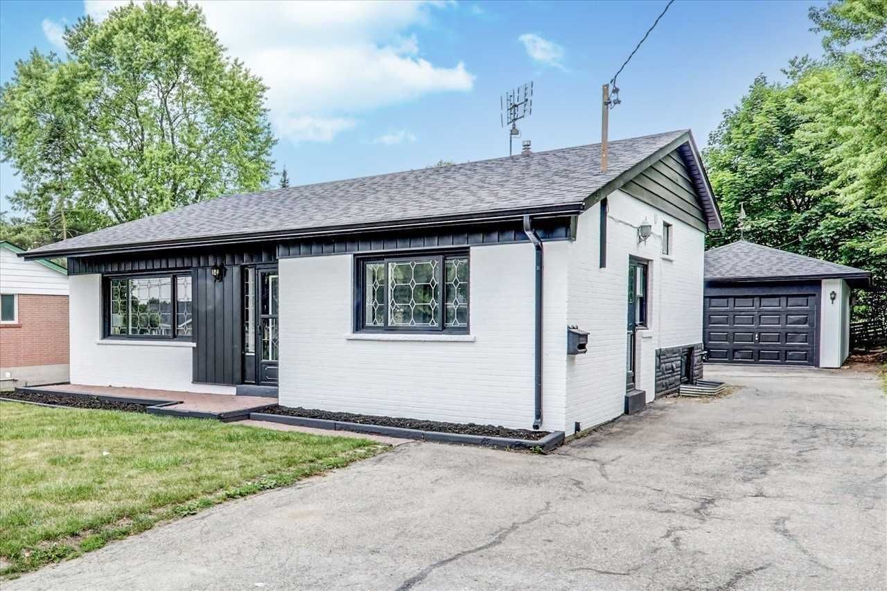 Detached House leased at 704 Burns Street, Whitby, Ontario, L1N 1K4 - Downtown Whitby - MLS: E5789494