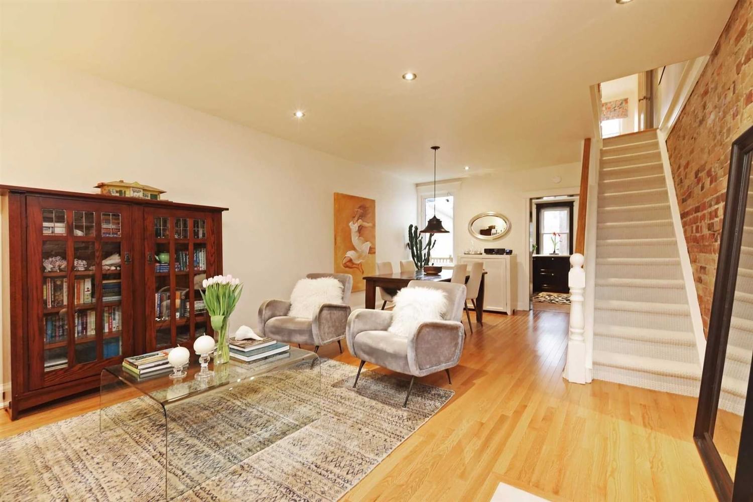 Listing Image 4