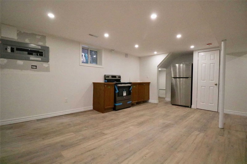 Lower - 823 Sanok Dr, Pickering, L1W2R1 | Image 3