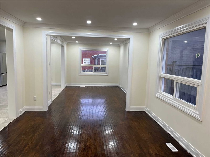 29 Roxanne Cres, Toronto, M1V4J5 | Image 3