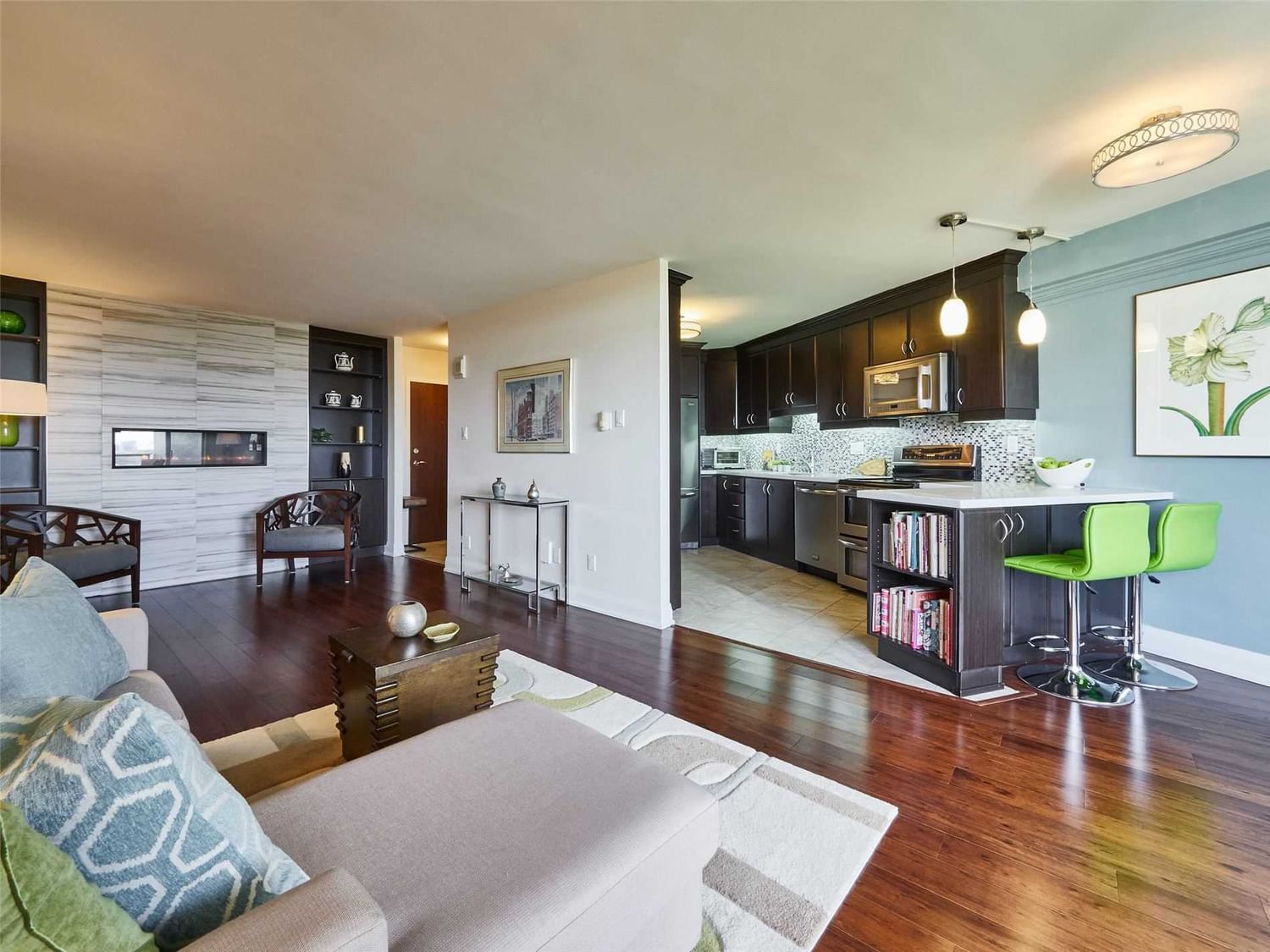 Listing Image 12
