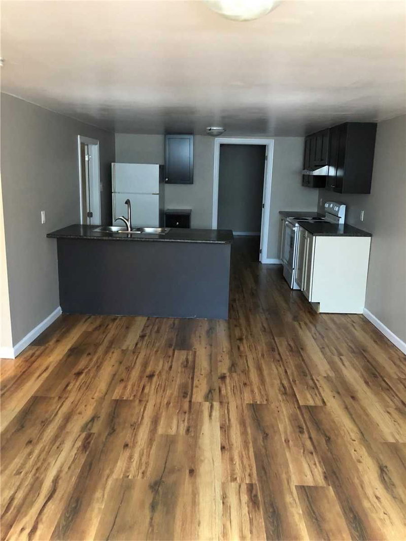 Lower - 324 College Ave, Oshawa, L1J Is1 | Image 2