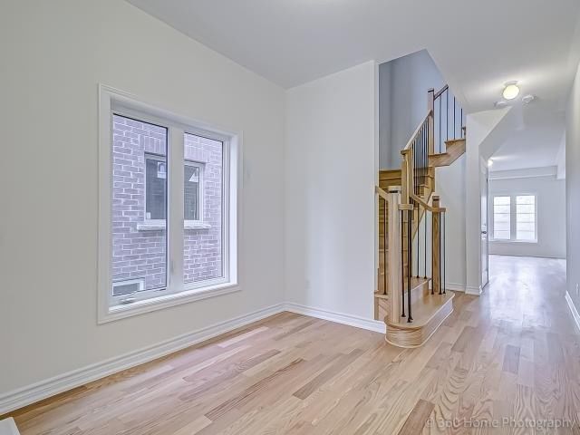 1085 Skyridge Blvd, Pickering, L1X0M8 | Image 2