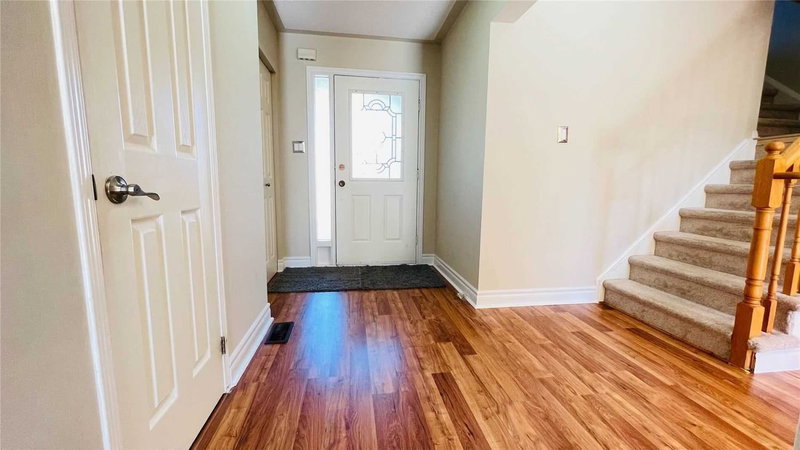 112 Creekwood Cres, Whitby, L1R 2K4 | Image 2