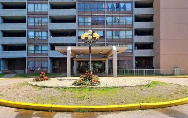 1608 - 3380 Eglinton Avenue
