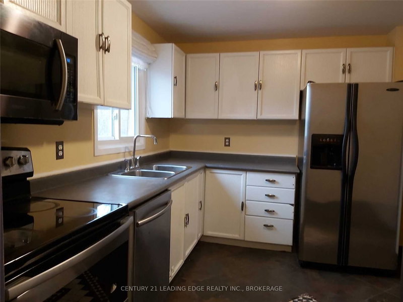 516 Alder Crt, Pickering, L1V 4T1 | Image 2