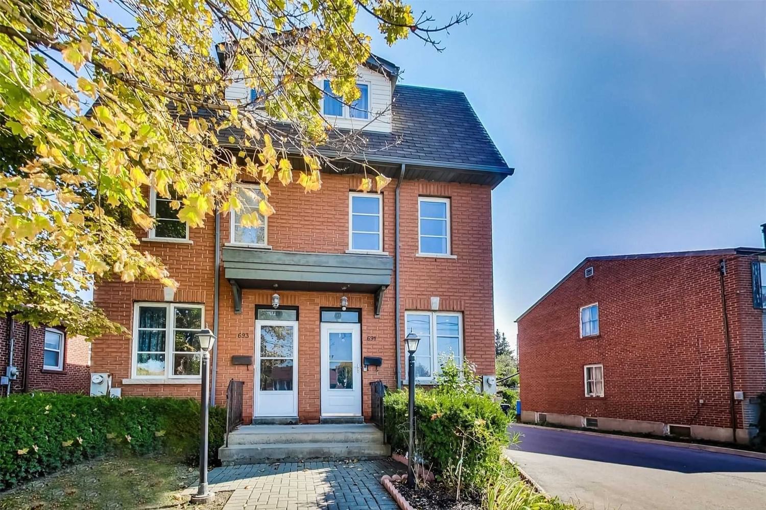 Semi-Detached House sold at 691 Danforth Road, Toronto, Kennedy Park, M1K1G4 - MLS: E5849572