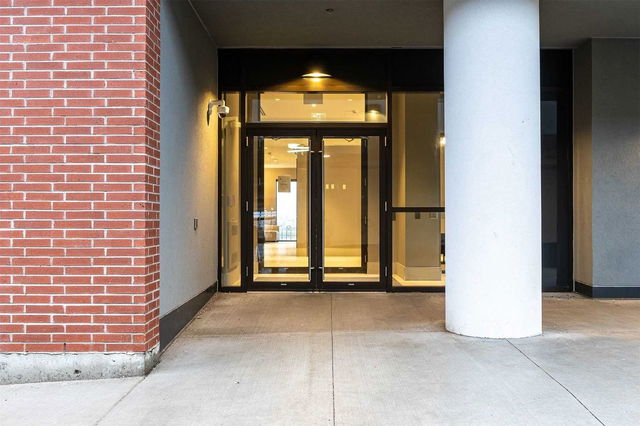 1410 - 2550 Simcoe Street