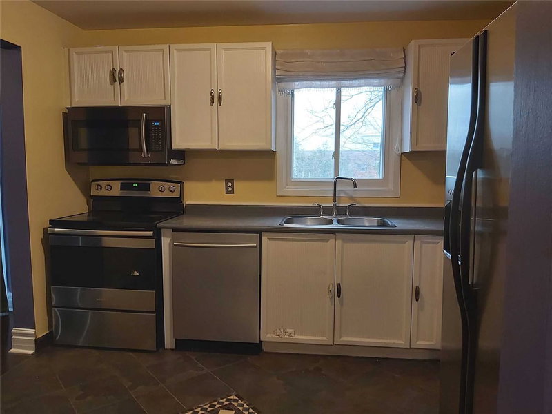 516 Alder Crt, Pickering, L1V 4T1 | Image 2