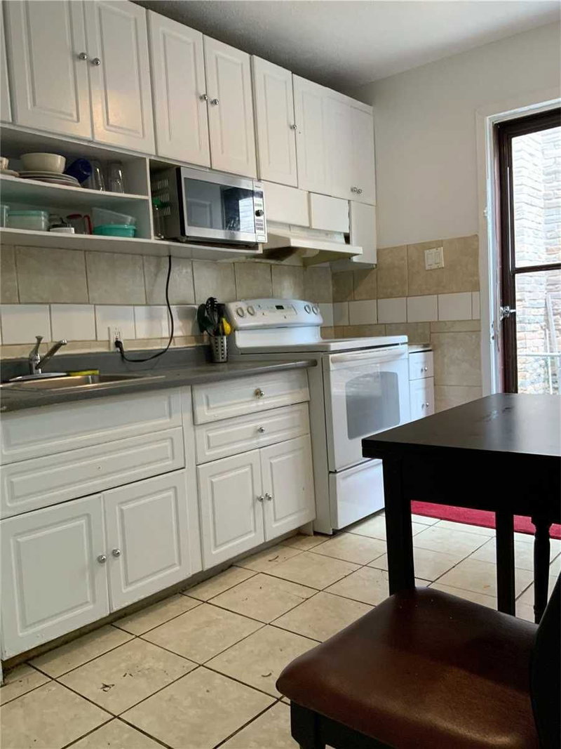 107 Braymore Blvd, Toronto, M1B2N6 | Image 2