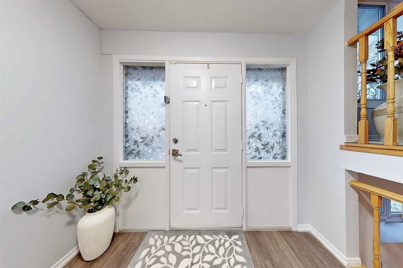 22 Renfield Cres, Whitby, L1P1B4 | Image 3