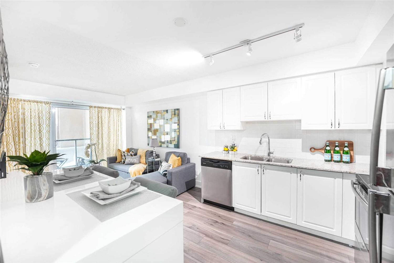 Listing Image 3