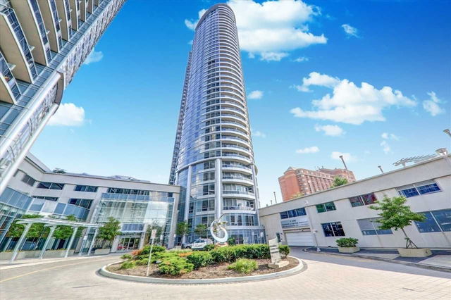 2907 - 125 Village Green Square
