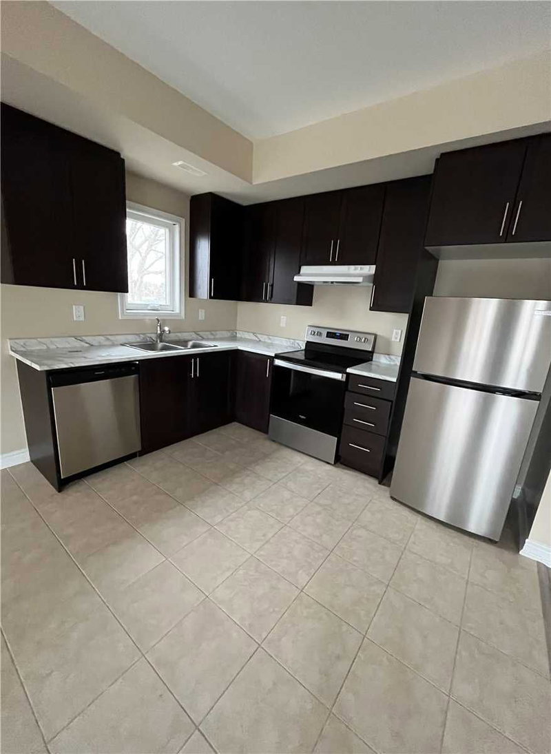 293 Olive Ave, Oshawa, L1H 2P5 | Image 3