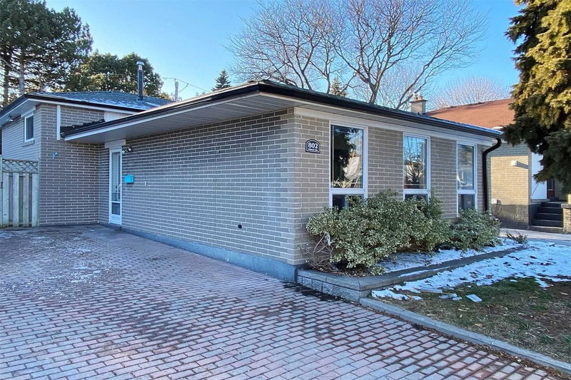 802 Modlin Rd, Pickering, L1W 1V3 | Image 2