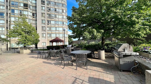 1406 - 3233 Eglinton Avenue