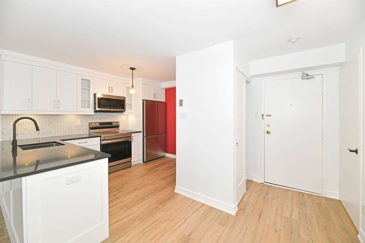 Condo leased at 803-4 Park Vista Drive, Toronto, Danforth Village-East York, M4B 3M8 - MLS: E5906849