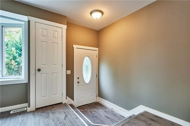 Upper - 225 Kinmount Cres, Oshawa, L1J 3T8 | Image 2