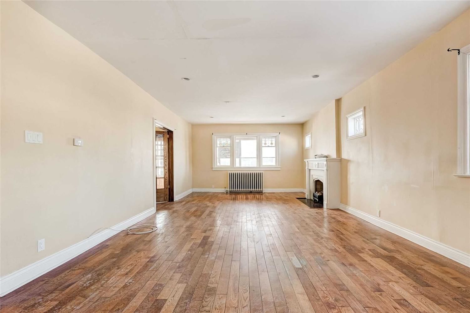 Listing Image 11