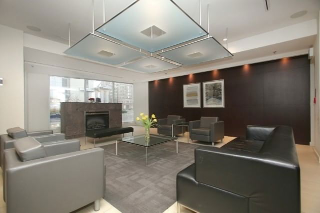 Th307 - 36 Lee Centre Drive