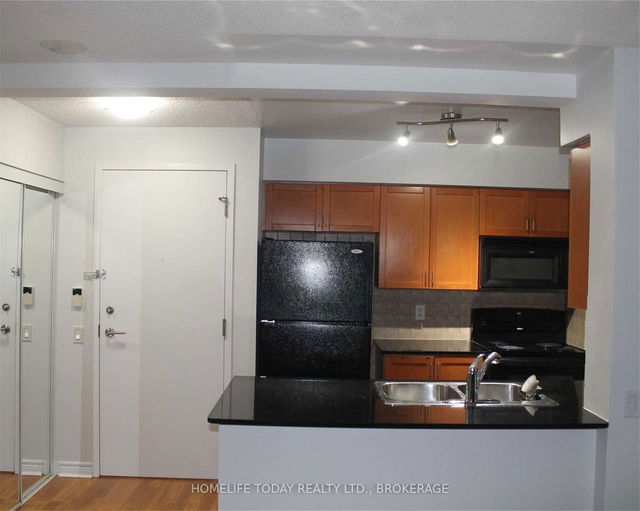 906 - 83 Borough Drive