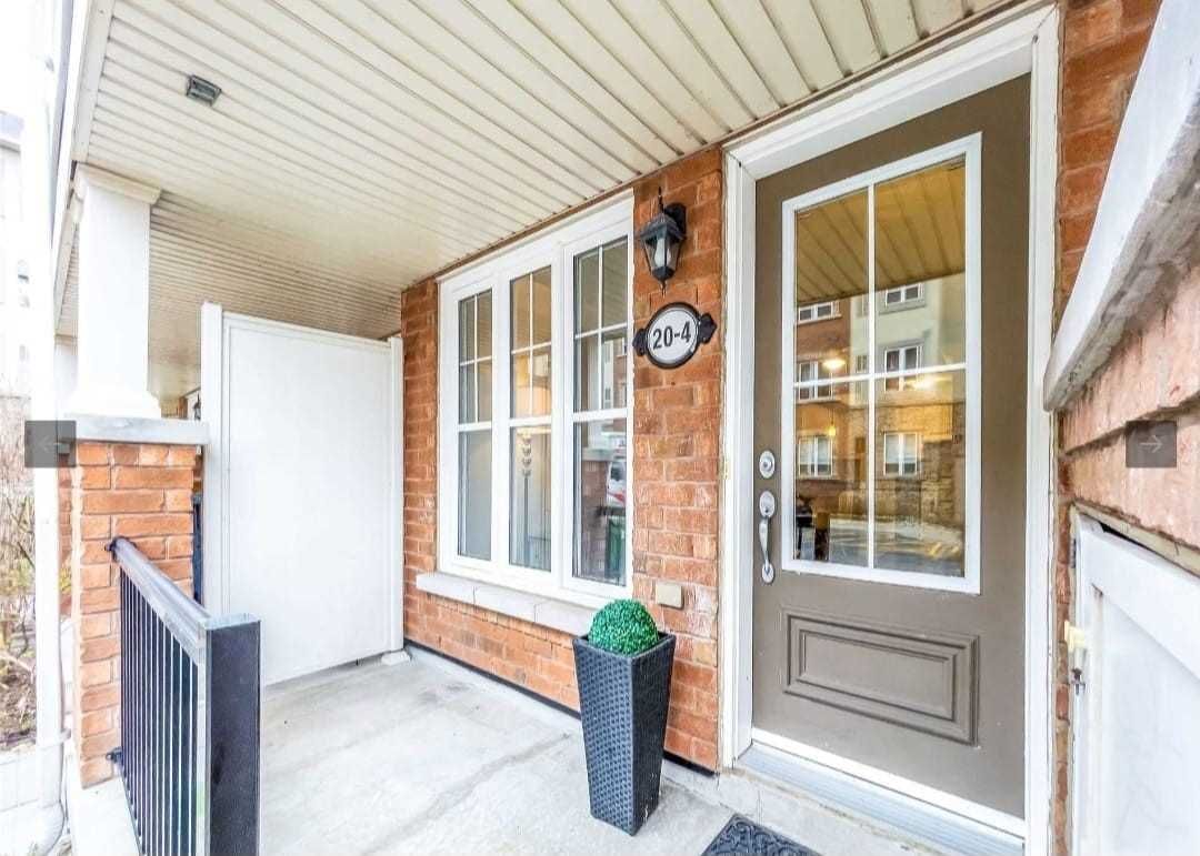 Townhouse sold at 4-20 Mendelssohn Street, Toronto, Clairlea-Birchmount, M1L 0G8 - MLS: E5949349