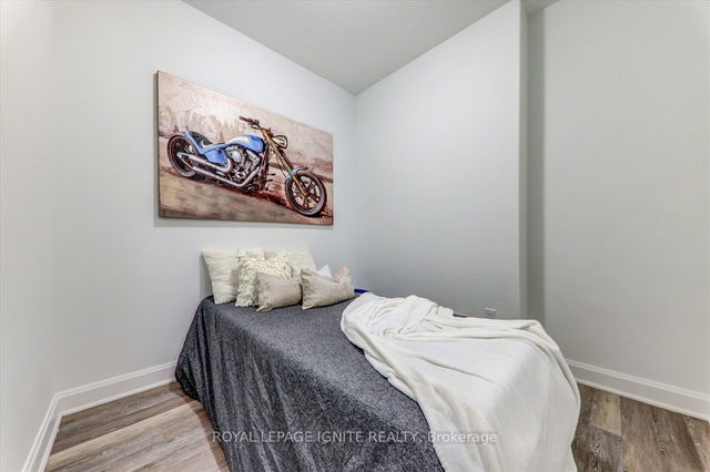 328 - 50 Lakebreeze Drive