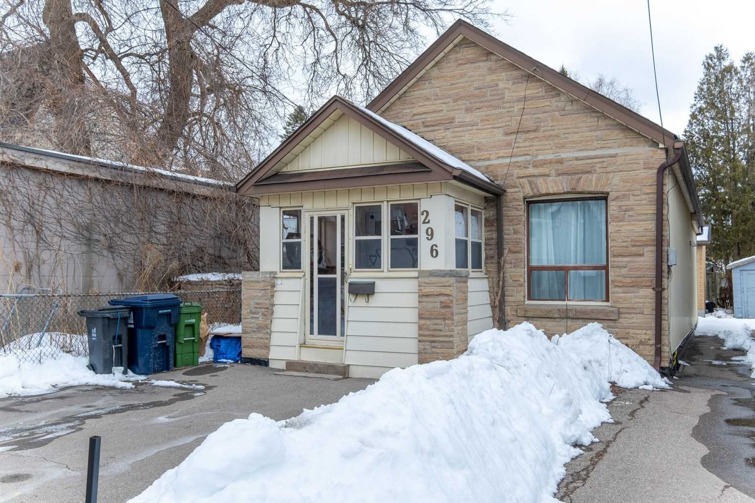 Detached House sold at 296 Lumsden Avenue, Toronto, Woodbine-Lumsden, M4C 2L1 - MLS: E5952485