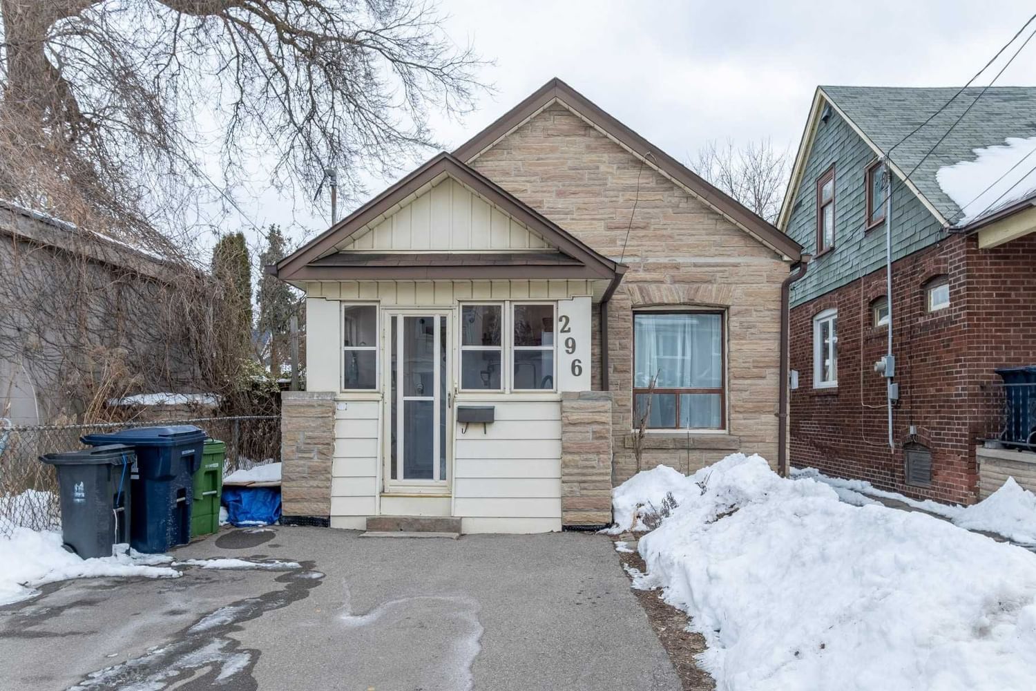 Detached House sold at 296 Lumsden Avenue, Toronto, Woodbine-Lumsden, M4C 2L1 - MLS: E5952485
