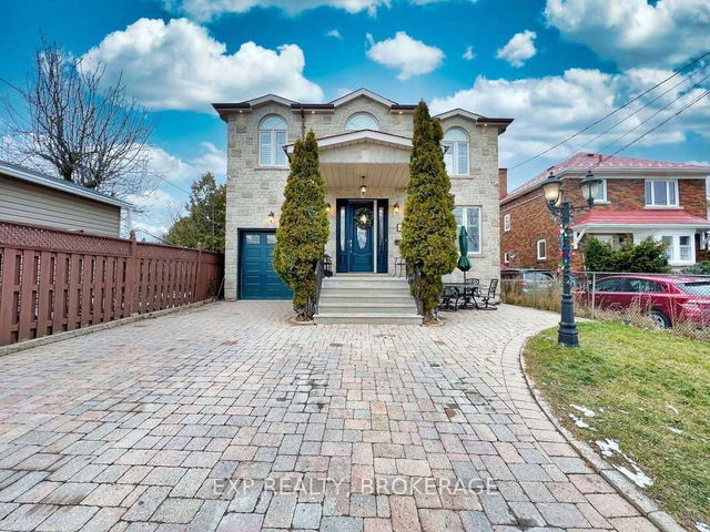 4 Davies Crescent