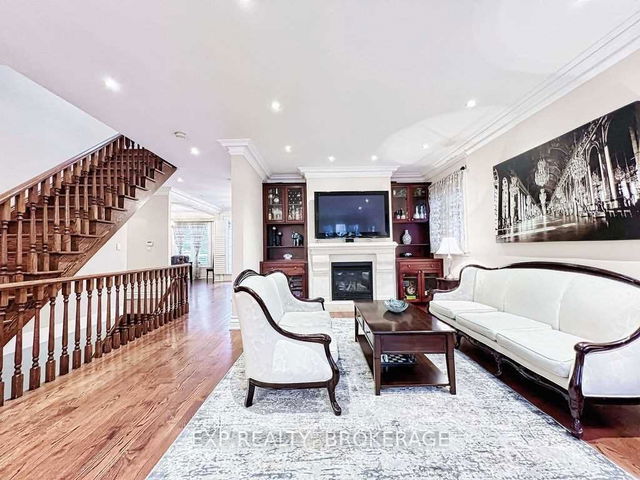4 Davies Crescent