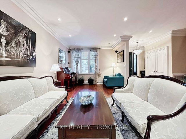 4 Davies Crescent