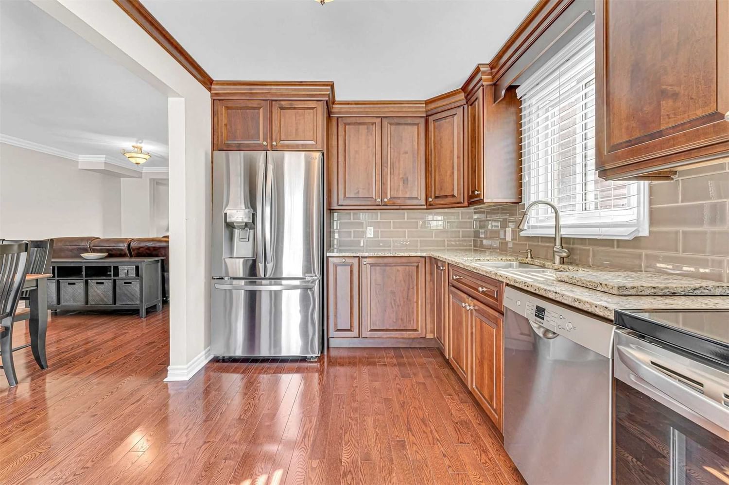 Listing Image 7
