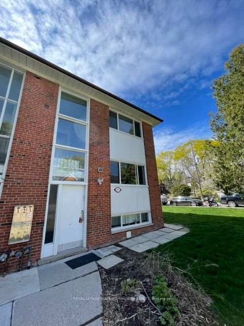 2 - 451 Leslie St, Toronto, M4M 3E5 | Image 2